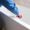 Герметизация ванны после установки: как сделать так, чтобы вода не ушла под плитку